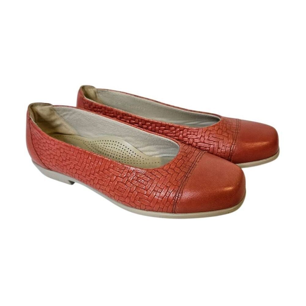 SAS Tripad slip on shoes, coral leather. Size 9.